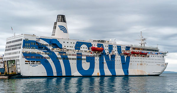 MIGRANTI - Musumeci: Sui migranti soluzione in nave in rada