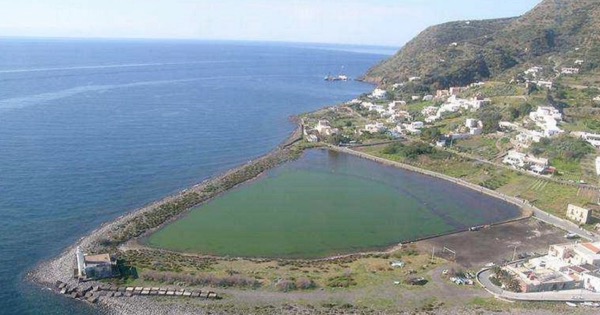 EROSIONE COSTIERA - Santa Marina Salina, si sistema il laghetto di Punta Lingua