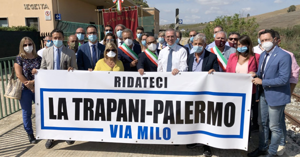 Ferrovia Palermo-Trapani chiusa dal 2013, sit-in a Segesta