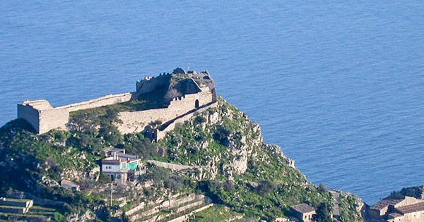 DISSESTO IDROGEOLOGICO - Taormina, un progetto per il Castello di Monte Tauro