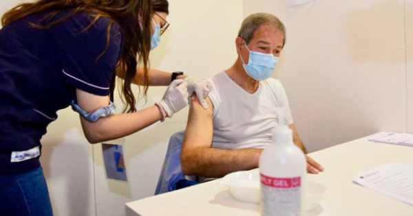 COVID - Musumeci si  vaccinato a Catania con AstraZeneca