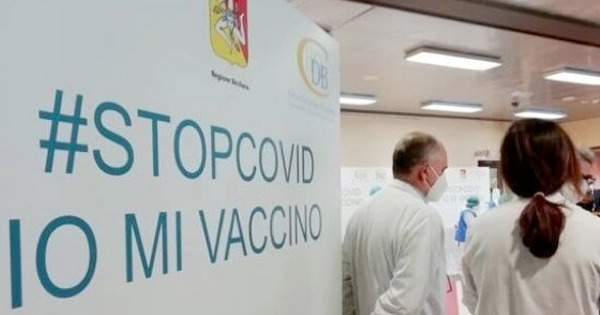 Vaccini, in Sicilia la Regione lancia l'iniziativa Proteggi te e i nonni